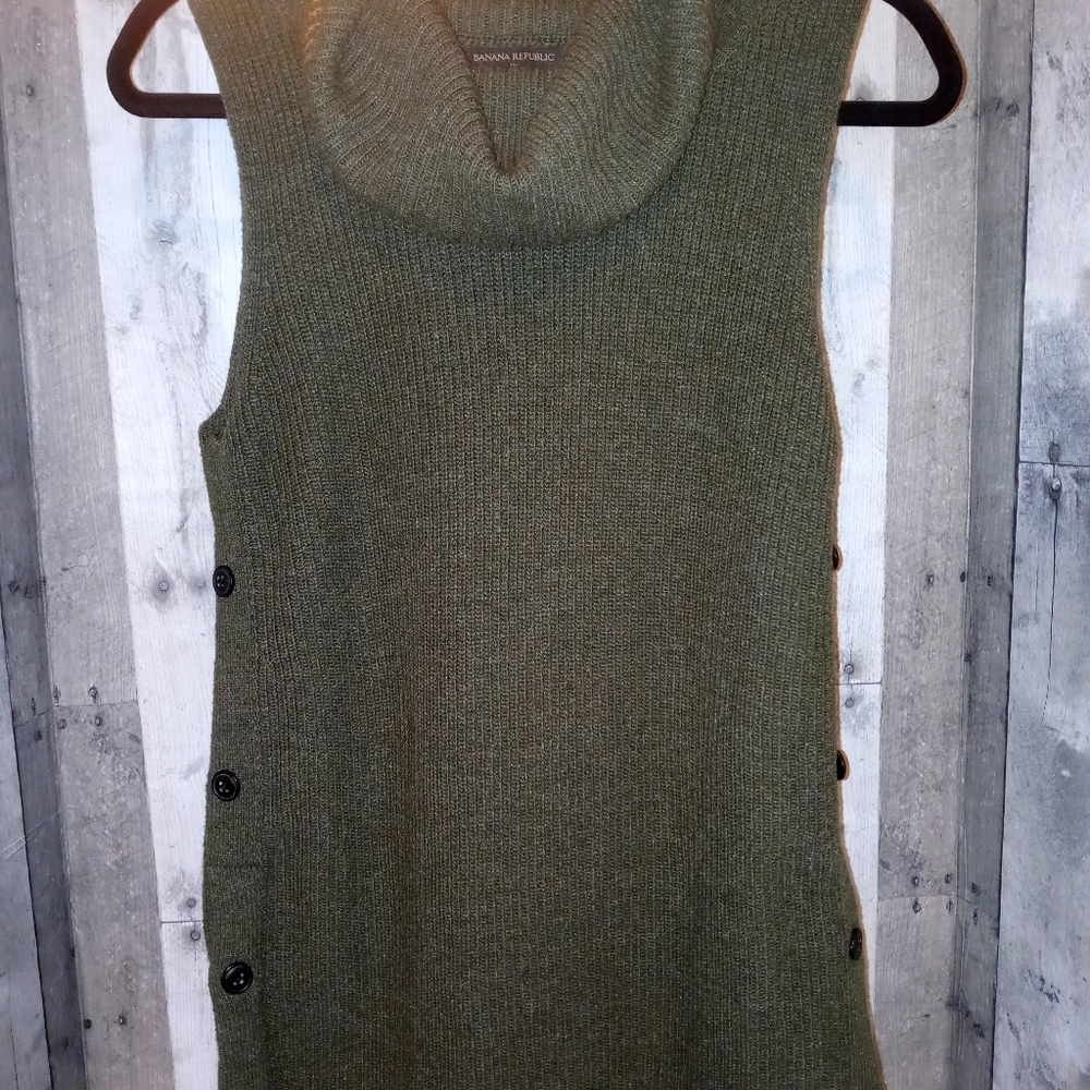 Banana Republic turtleneck sweater vest